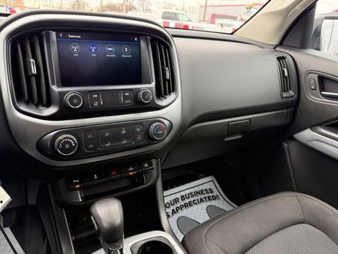 Used 2022 Chevrolet Colorado LT w/ Fleet Safety Package image 10