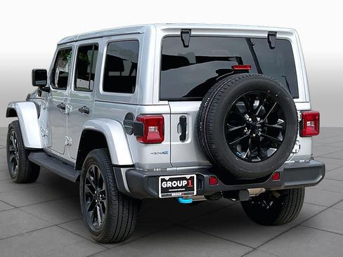 Used 2023 Jeep Wrangler Unlimited Sahara w/ Cold Weather Group AWD/4WD image 11