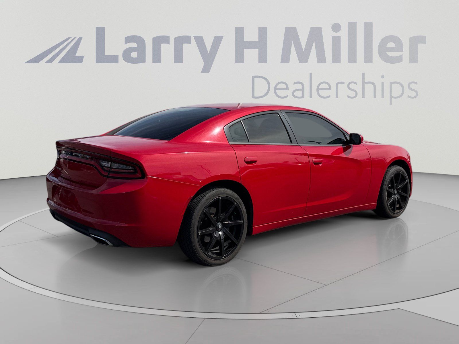 Used 2016 Dodge Charger SE RWD image 5