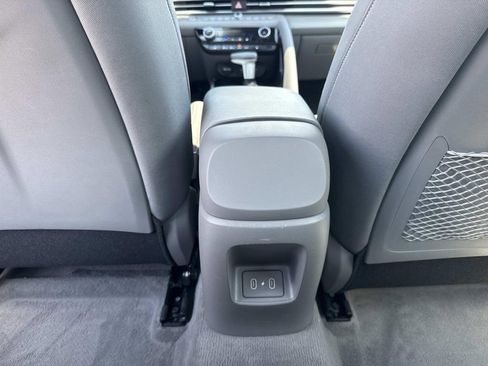 Used 2025 Hyundai Elantra SEL FWD image 17