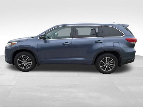 Used 2018 Toyota Highlander XLE AWD/4WD image 5