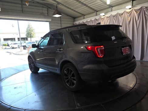 Used 2017 Ford Explorer XLT w/ Equipment Group 202A AWD/4WD image 7