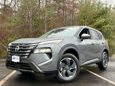 Used 2025 Nissan Rogue SV image 1