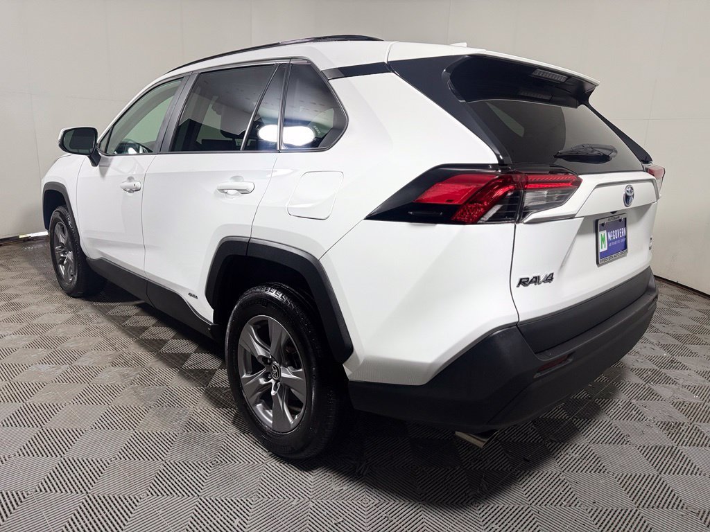 Used 2022 Toyota RAV4 XLE w/ Convenience Package AWD/4WD image 4