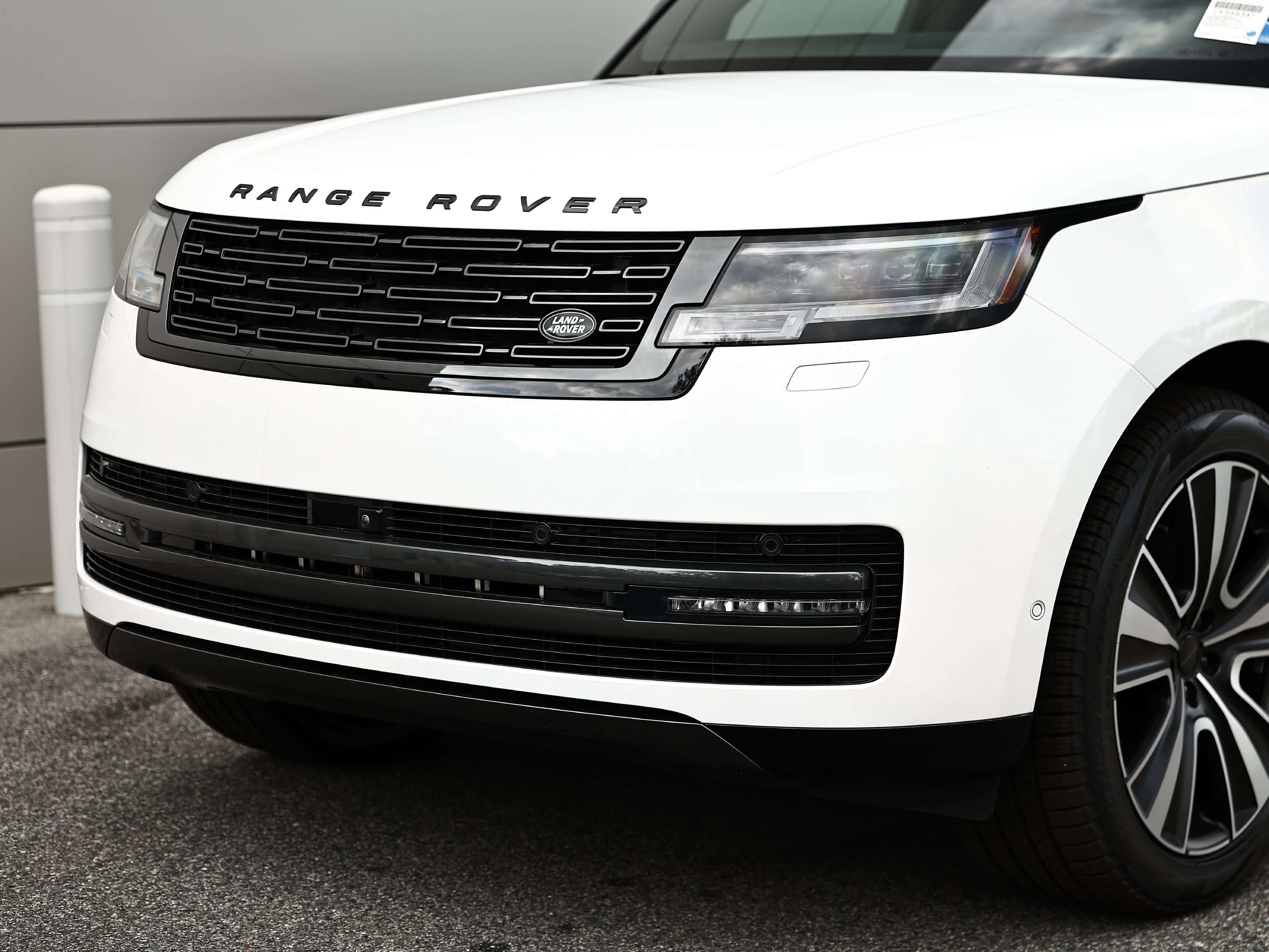 New 2026 Land Rover Range Rover SE AWD/4WD image 3