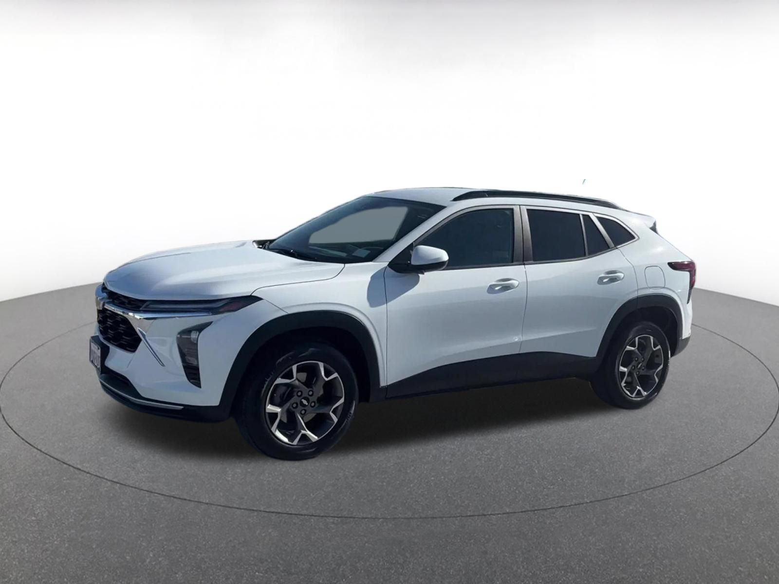 Used 2025 Chevrolet Trax LT FWD image 7