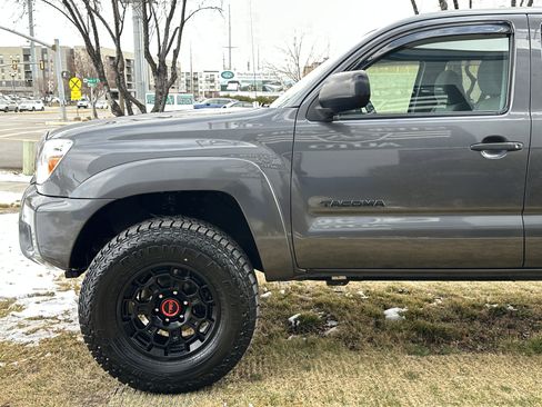 Used 2013 Toyota Tacoma 4x4 Double Cab w/ SR5 Pkg image 10