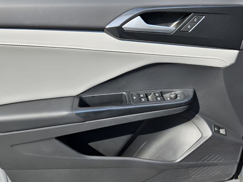 Certified 2022 Volkswagen Taos SEL AWD/4WD image 13
