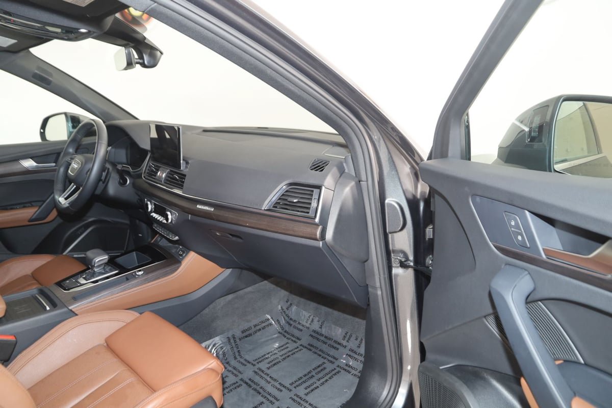 Used 2023 Audi Q5 2.0T Prestige w/ Prestige Package AWD/4WD image 38