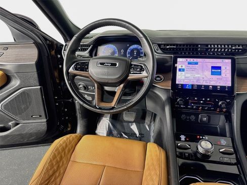 Used 2025 Jeep Grand Cherokee L Summit w/ Obsidian Package AWD/4WD image 26