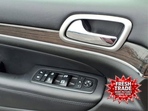 Used 2018 Jeep Grand Cherokee Overland AWD/4WD image 19