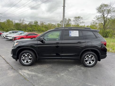 Used 2023 Honda Passport TrailSport image 3