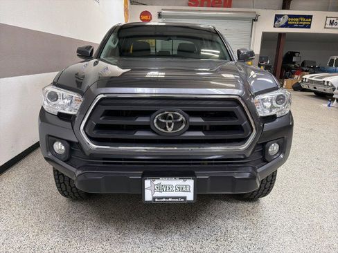 Used 2022 Toyota Tacoma SR5 w/ Technology Package image 2