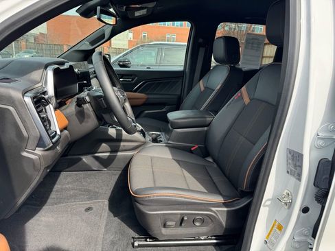 Used 2024 GMC Canyon AT4 image 16