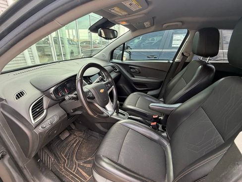 Used 2018 Chevrolet Trax LT w/ LT Convenience Package image 9