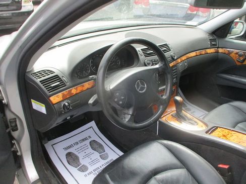 Used 2006 Mercedes-Benz E 350 4MATIC Sedan image 11