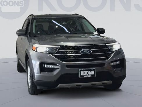 Used 2022 Ford Explorer XLT w/ Equipment Group 202A AWD/4WD image 4