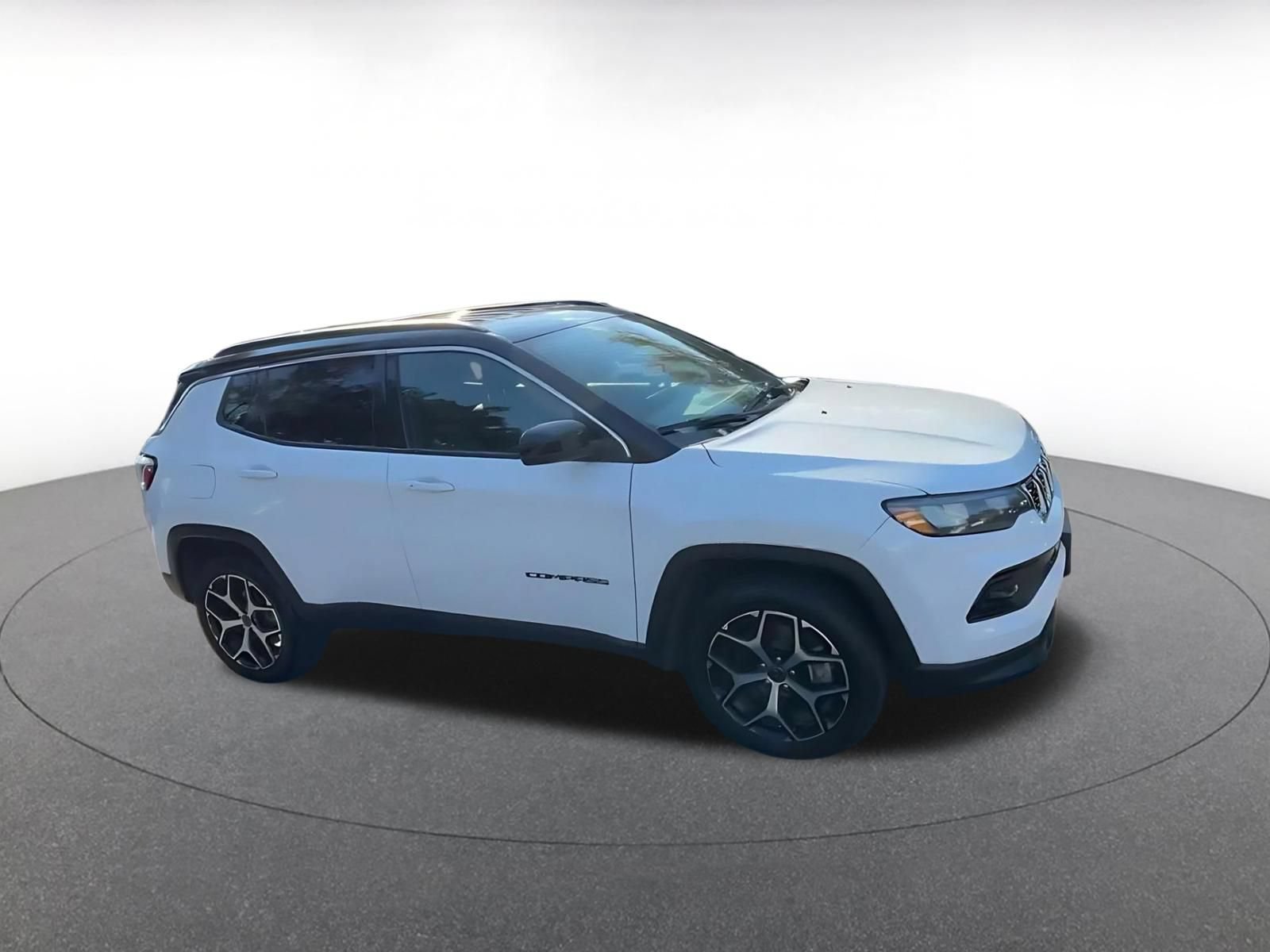 Used 2025 Jeep Compass Limited AWD/4WD image 2