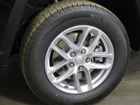 New 2025 Jeep Grand Cherokee L Laredo image 43