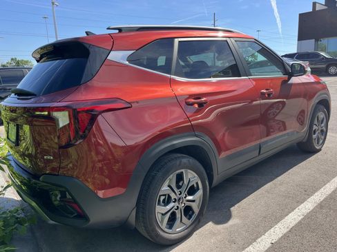 Used 2024 Kia Seltos S AWD/4WD image 2