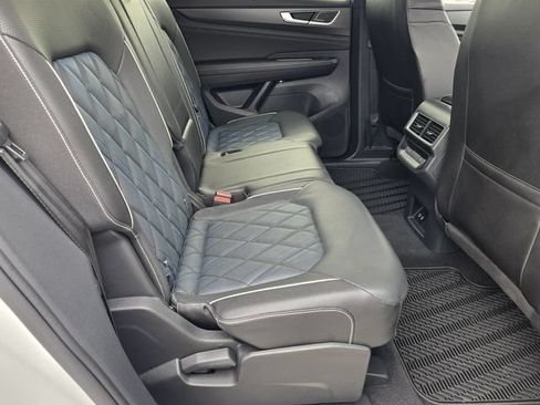 Used 2024 Volkswagen Atlas Cross Sport SEL Premium R-Line AWD/4WD image 15