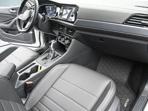 Used 2023 Volkswagen Jetta SE w/ Panoramic Sunroof Package FWD image 18