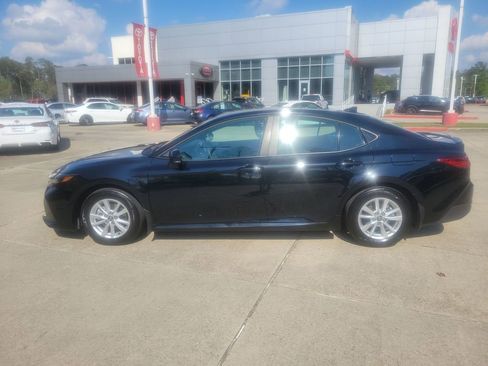 Used 2025 Toyota Camry LE w/ Convenience Package image 2