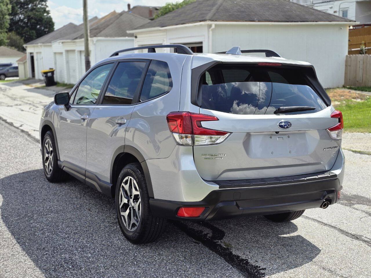Used 2021 Subaru Forester Premium AWD/4WD image 7