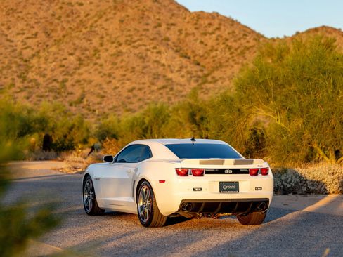 Used 2010 Chevrolet Camaro SS w/ RS Package image 6