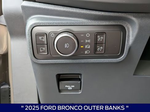 New 2025 Ford Bronco Outer Banks AWD/4WD image 17