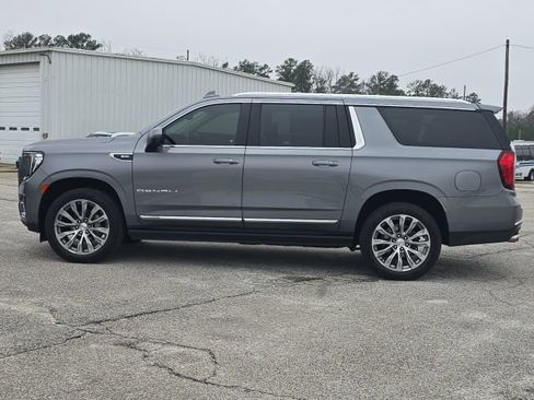 Used 2021 GMC Yukon XL Denali w/ Denali Premium Package image 2