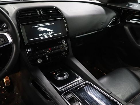 Used 2019 Jaguar F-PACE Prestige image 31
