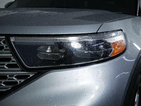Used 2021 Ford Explorer Limited w/ Equipment Group 301A AWD/4WD image 14
