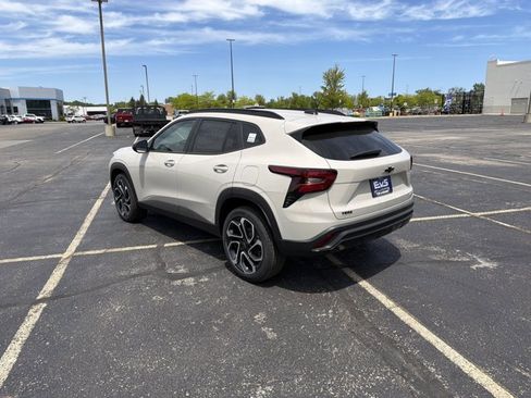 New 2026 Chevrolet Trax RS w/ Sunroof Package FWD image 7