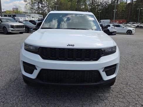 Used 2024 Jeep Grand Cherokee Altitude AWD/4WD image 2