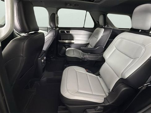 Used 2021 Ford Explorer XLT w/ Equipment Group 202A image 27