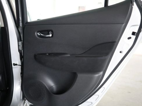 Used 2014 Nissan Leaf S image 23