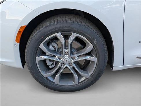 New 2026 Chrysler Pacifica Pinnacle AWD/4WD image 10