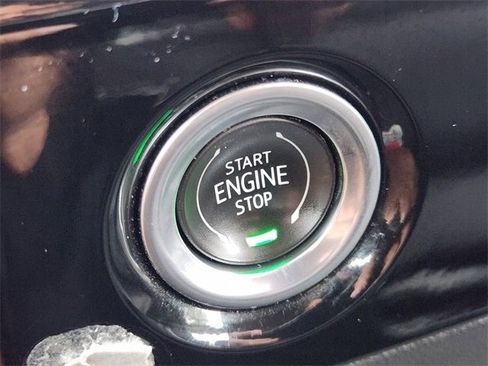 Used 2023 Chevrolet Silverado 1500 LT AWD/4WD image 8