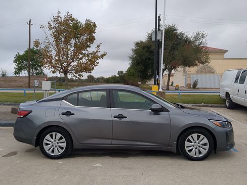 Used 2024 Nissan Sentra S image 2