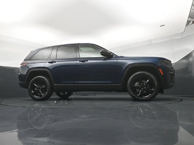 New 2026 Jeep Grand Cherokee Limited w/ Limited Altitude Package AWD/4WD image 21