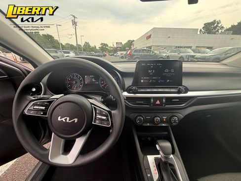 Used 2022 Kia Forte LXS FWD image 12