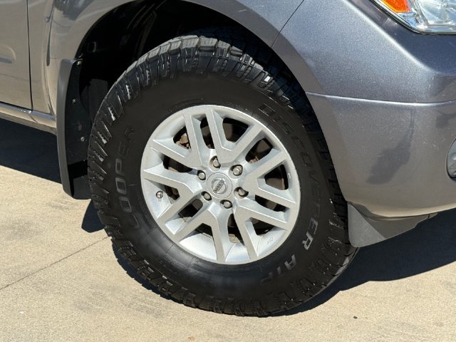Used 2017 Nissan Frontier SV RWD image 2