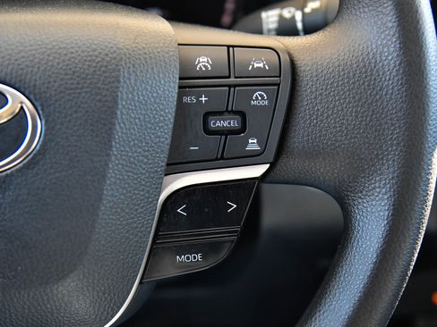 Used 2025 Toyota Camry LE image 31