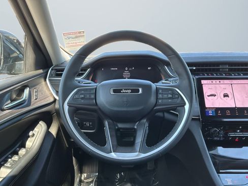 Used 2023 Jeep Grand Cherokee L Limited AWD/4WD image 11