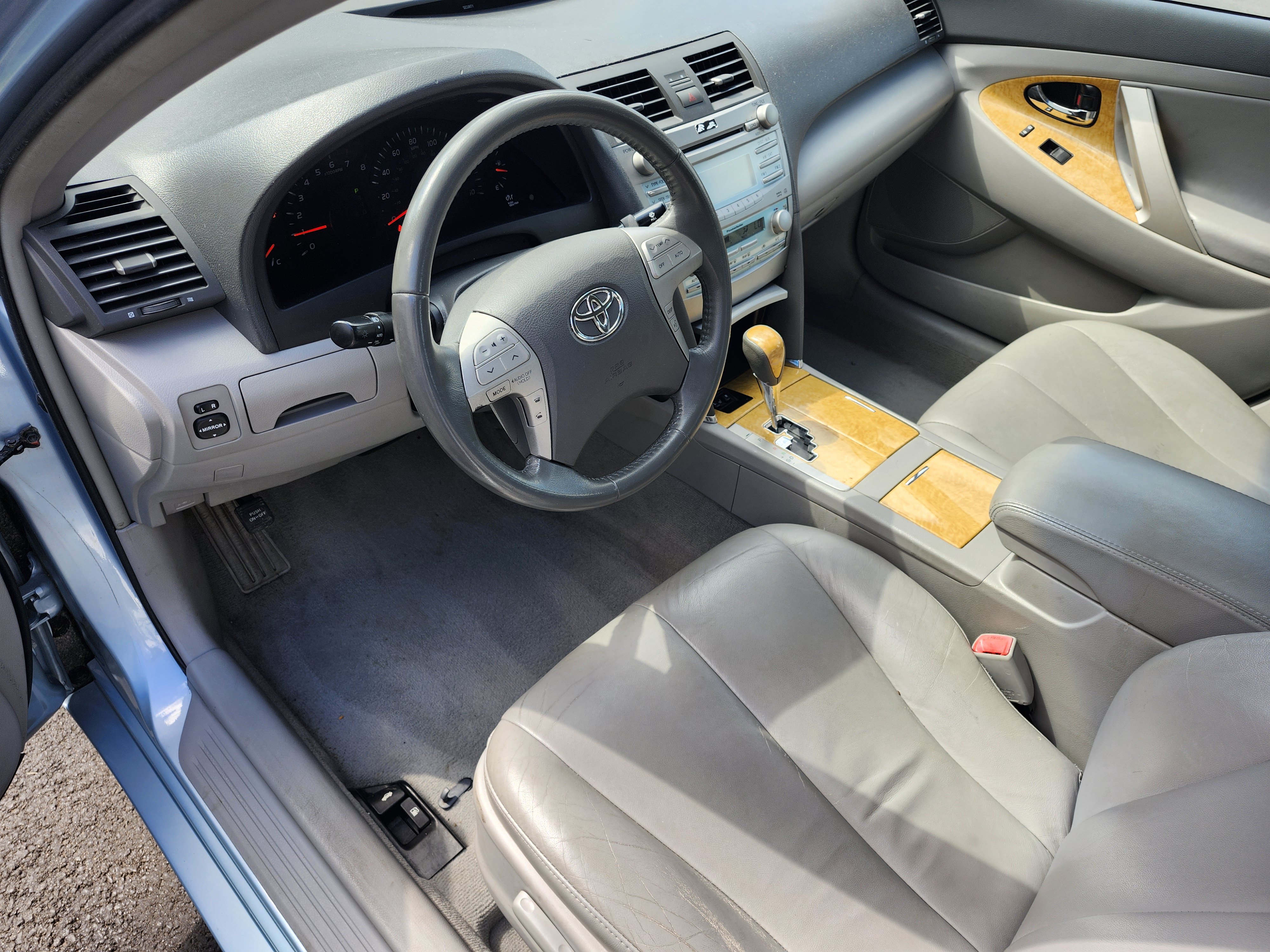Used 2007 Toyota Camry XLE FWD image 4