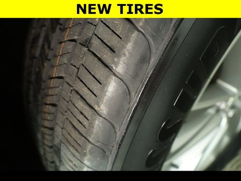 Used 2023 Chevrolet Traverse LT image 7