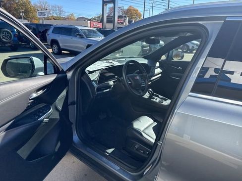 Used 2024 Cadillac XT4 Premium Luxury image 16