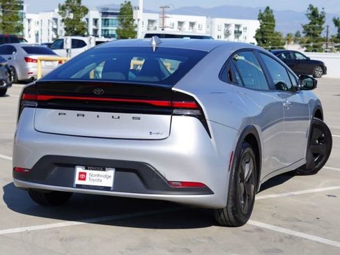 Used 2024 Toyota Prius LE image 7