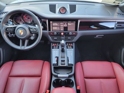 Used 2026 Porsche Macan AWD/4WD image 11